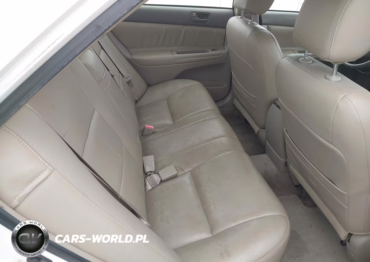 2002 Toyota Camry Le VIN:JTDBE30K420102854 - 8
