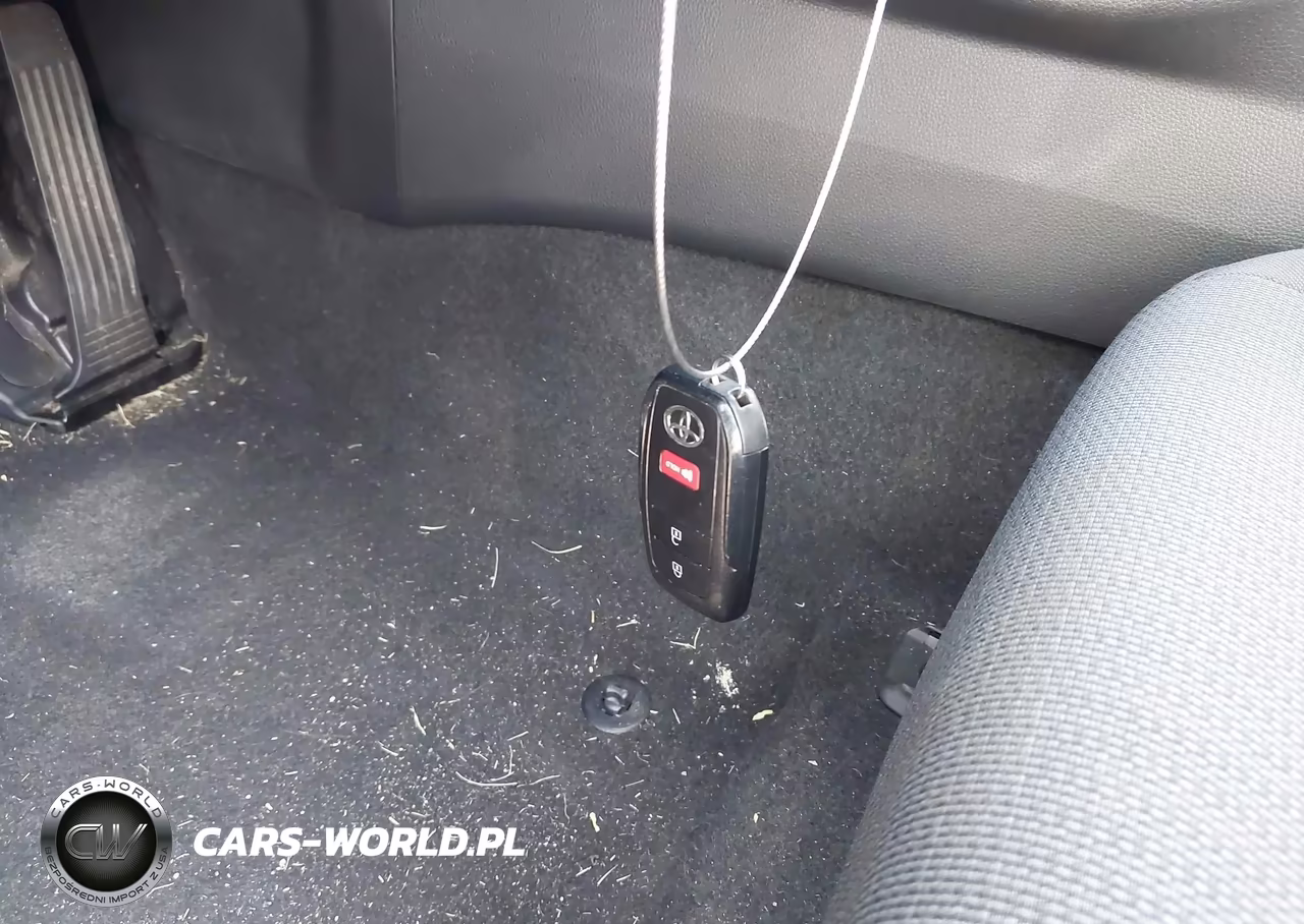 2024 Toyota Prius Le VIN:JTDACAAU9R3023923 - 11