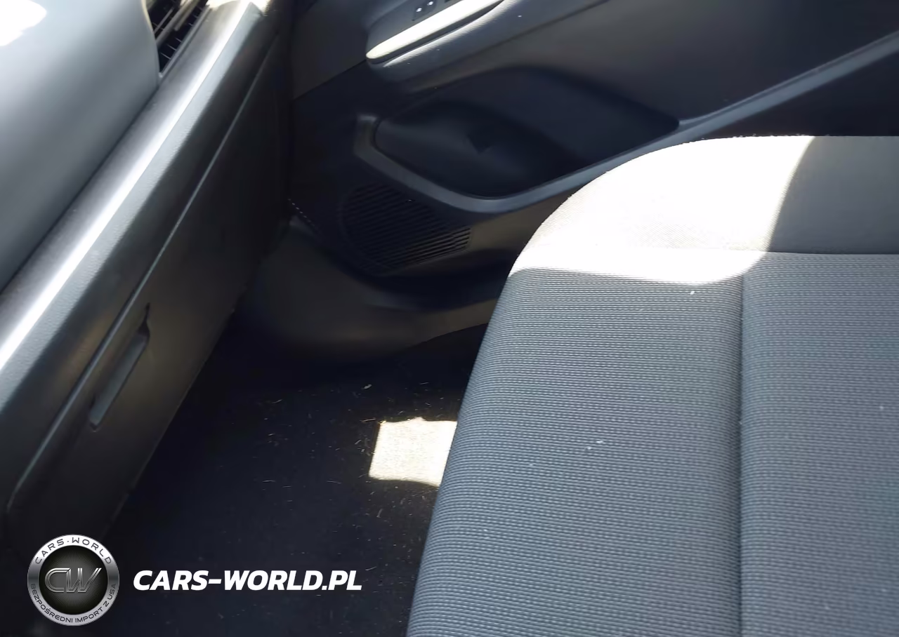 2024 Toyota Prius Le VIN:JTDACAAU9R3023923 - 5