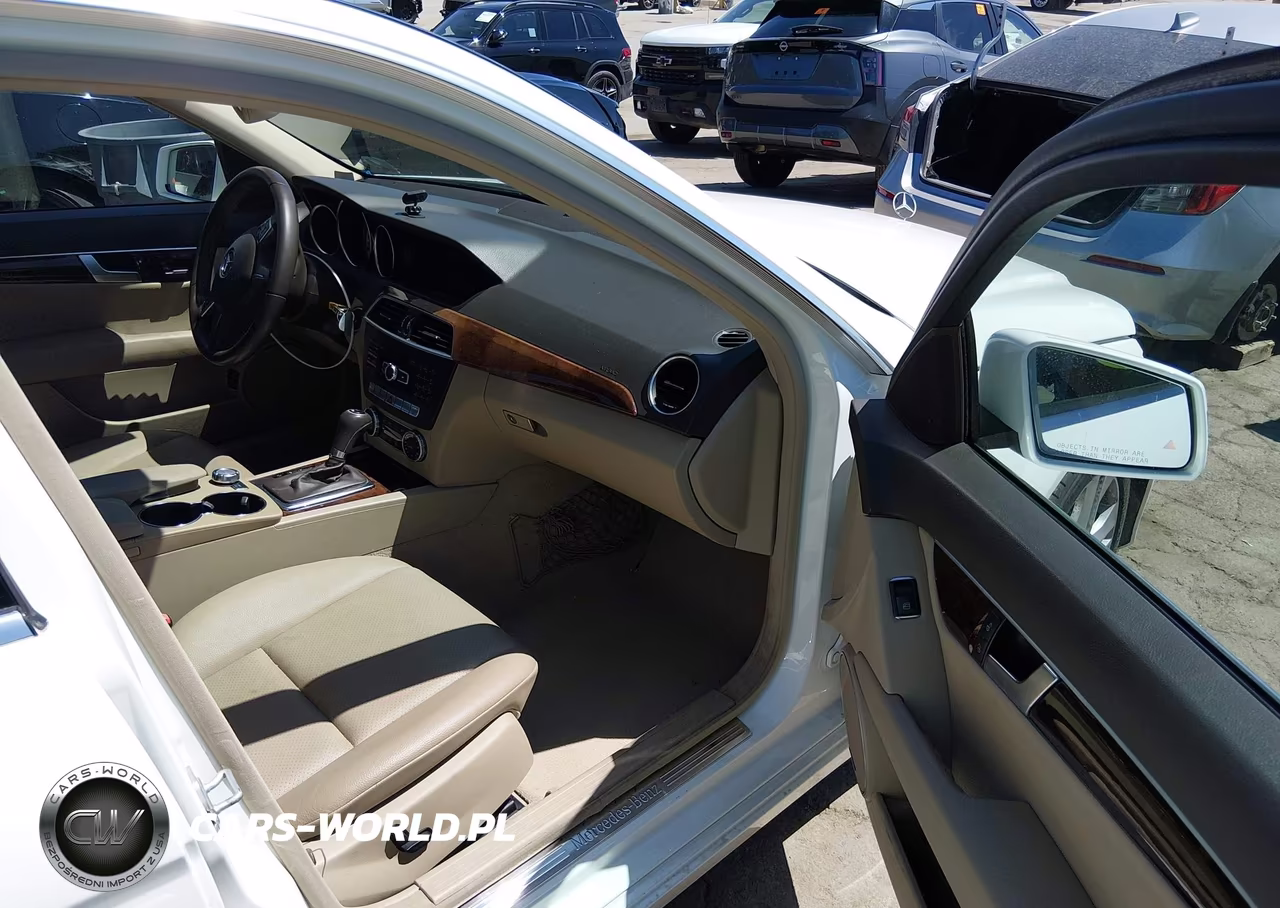 2014 Mercedes-Benz C 250 Luxury VIN:WDDGF4HB5EG254818 - 5