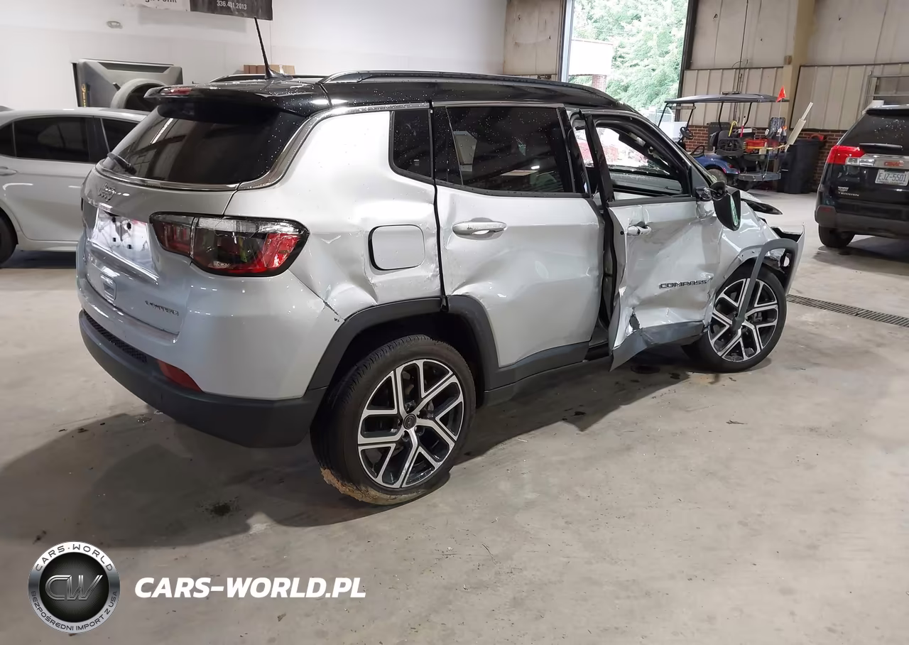 2025 Jeep Compass Limited 4X4 VIN:3C4NJDCN2ST608092 - 4