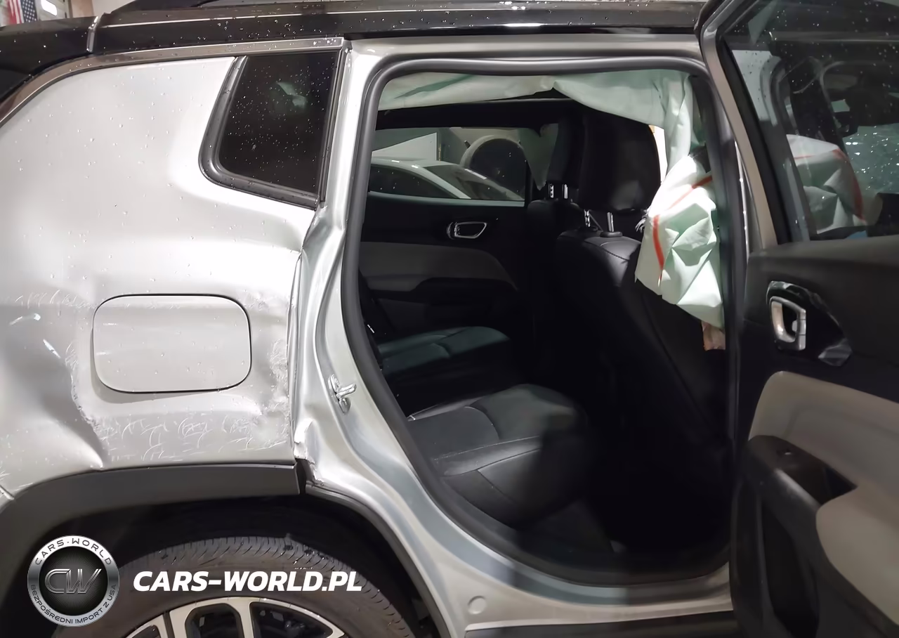 2025 Jeep Compass Limited 4X4 VIN:3C4NJDCN2ST608092 - 8
