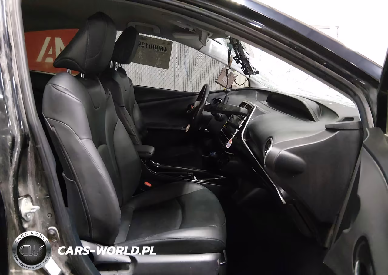 2017 Toyota Prius Four VIN:JTDKARFU6H3047533 - 5