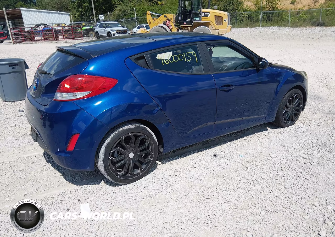 2017 Hyundai Veloster VIN:KMHTC6AD2HU310546 - 4