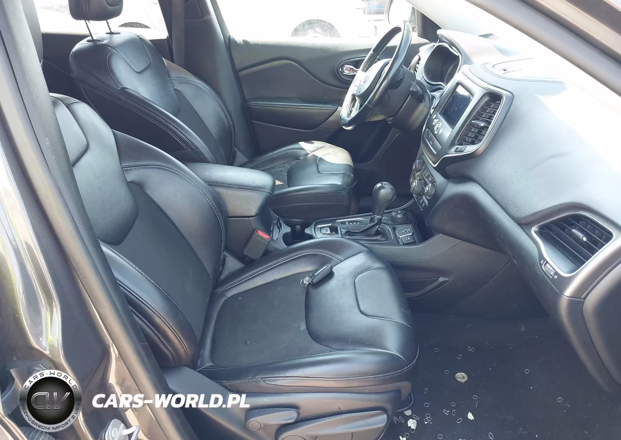 2020 Jeep Cherokee Latitude Plus 4X4 VIN:1C4PJMLB5LD544698 - 5