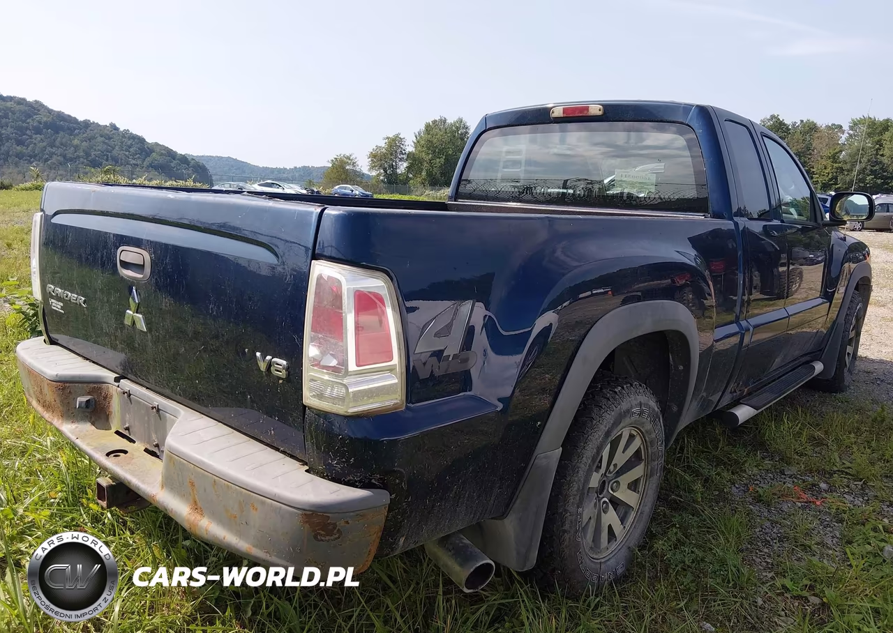 2006 Mitsubishi Raider Duro Cross V8 VIN:1Z7HT32N26S547812 - 4