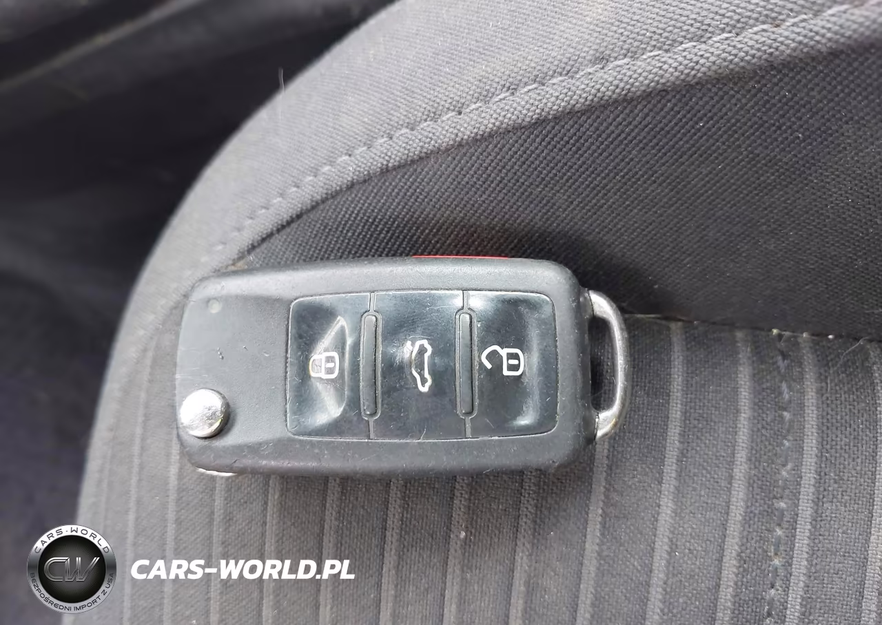 2013 Volkswagen Beetle 2.0T Turbo VIN:3VWV67AT0DM608896 - 11