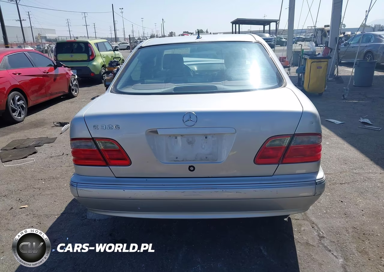 2000 Mercedes-Benz E 320 VIN:WDBJF65J8YB138598 - 17