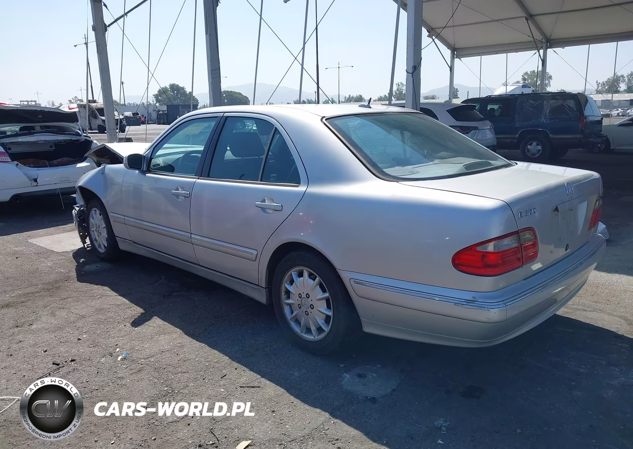 2000 Mercedes-Benz E 320 VIN:WDBJF65J8YB138598 - 3