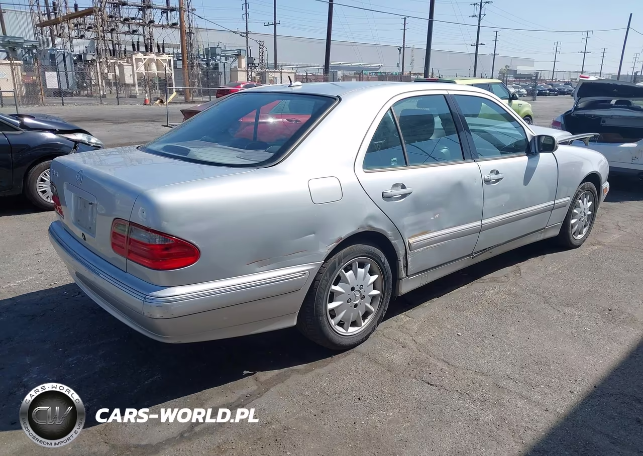2000 Mercedes-Benz E 320 VIN:WDBJF65J8YB138598 - 4