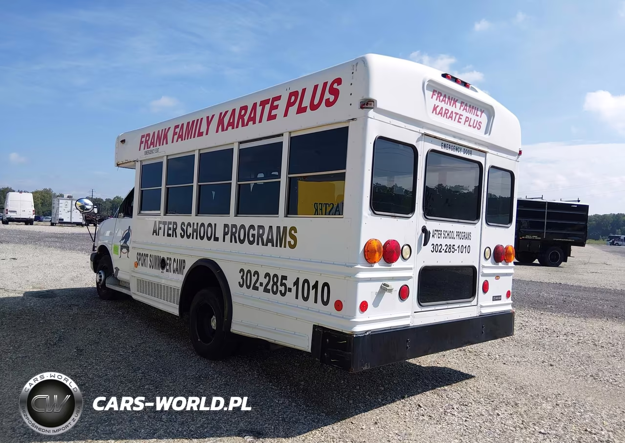 2008 Chevrolet Express Cutaway Work Van VIN:1GBJG31K681207908 - 3