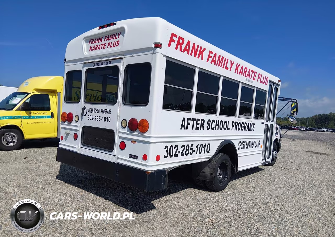 2008 Chevrolet Express Cutaway Work Van VIN:1GBJG31K681207908 - 4