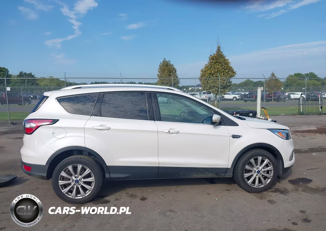 2017 Ford Escape Titanium VIN:1FMCU9J98HUD82121 - 13