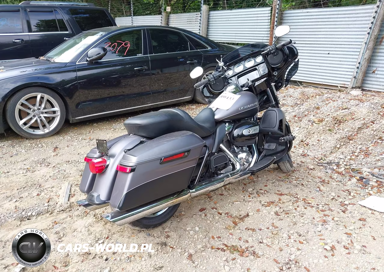 2017 Harley-Davidson Flhtk Ultra Limited VIN:1HD1KED19HB684396 - 4