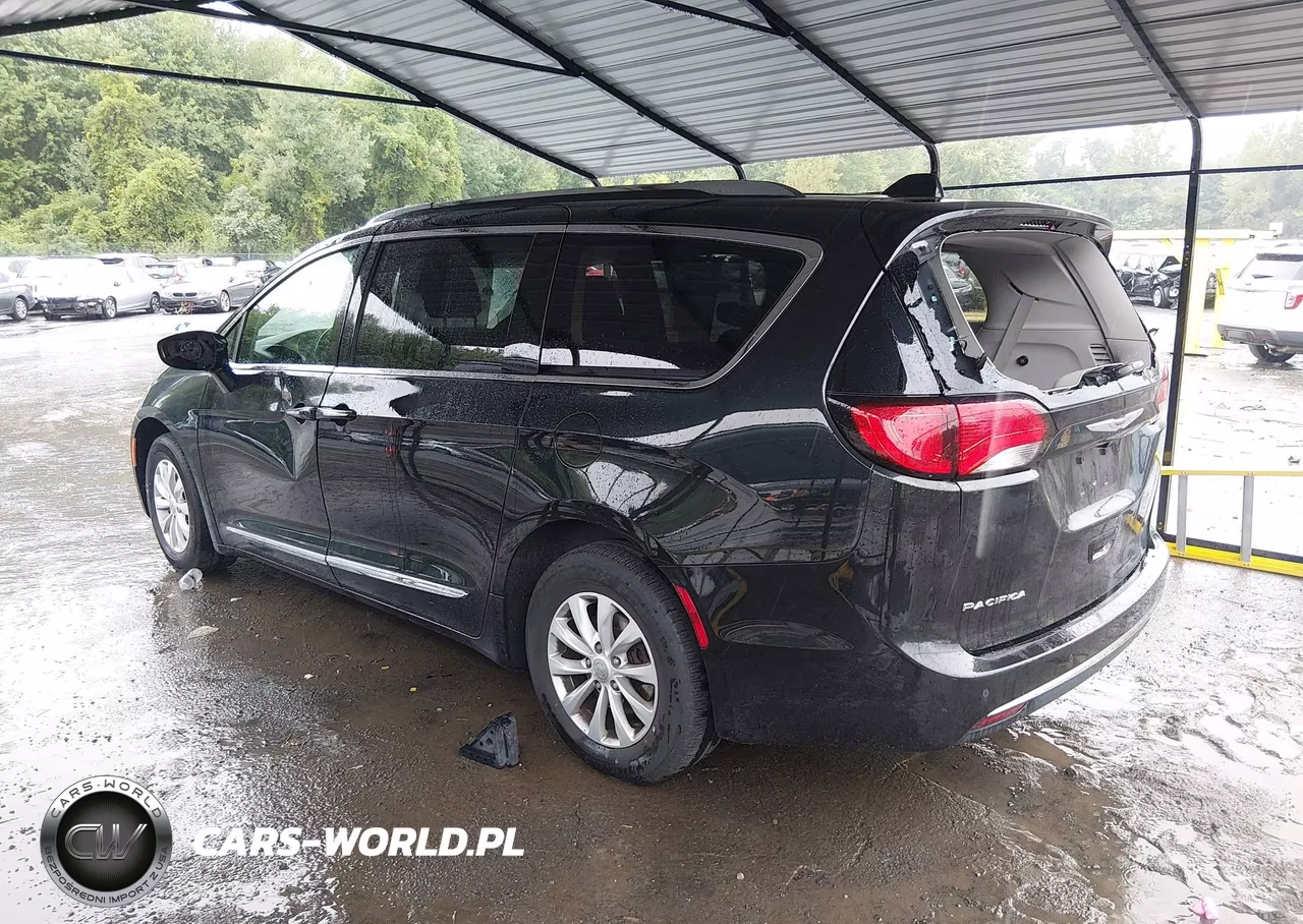 2019 Chrysler Pacifica Touring L VIN:2C4RC1BG6KR721687 - 3
