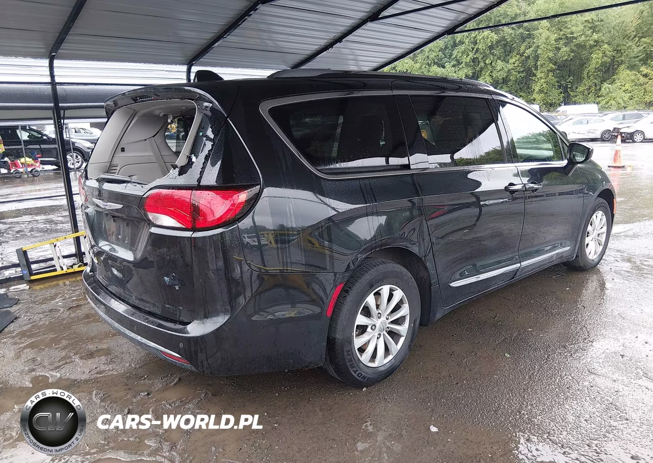 2019 Chrysler Pacifica Touring L VIN:2C4RC1BG6KR721687 - 4