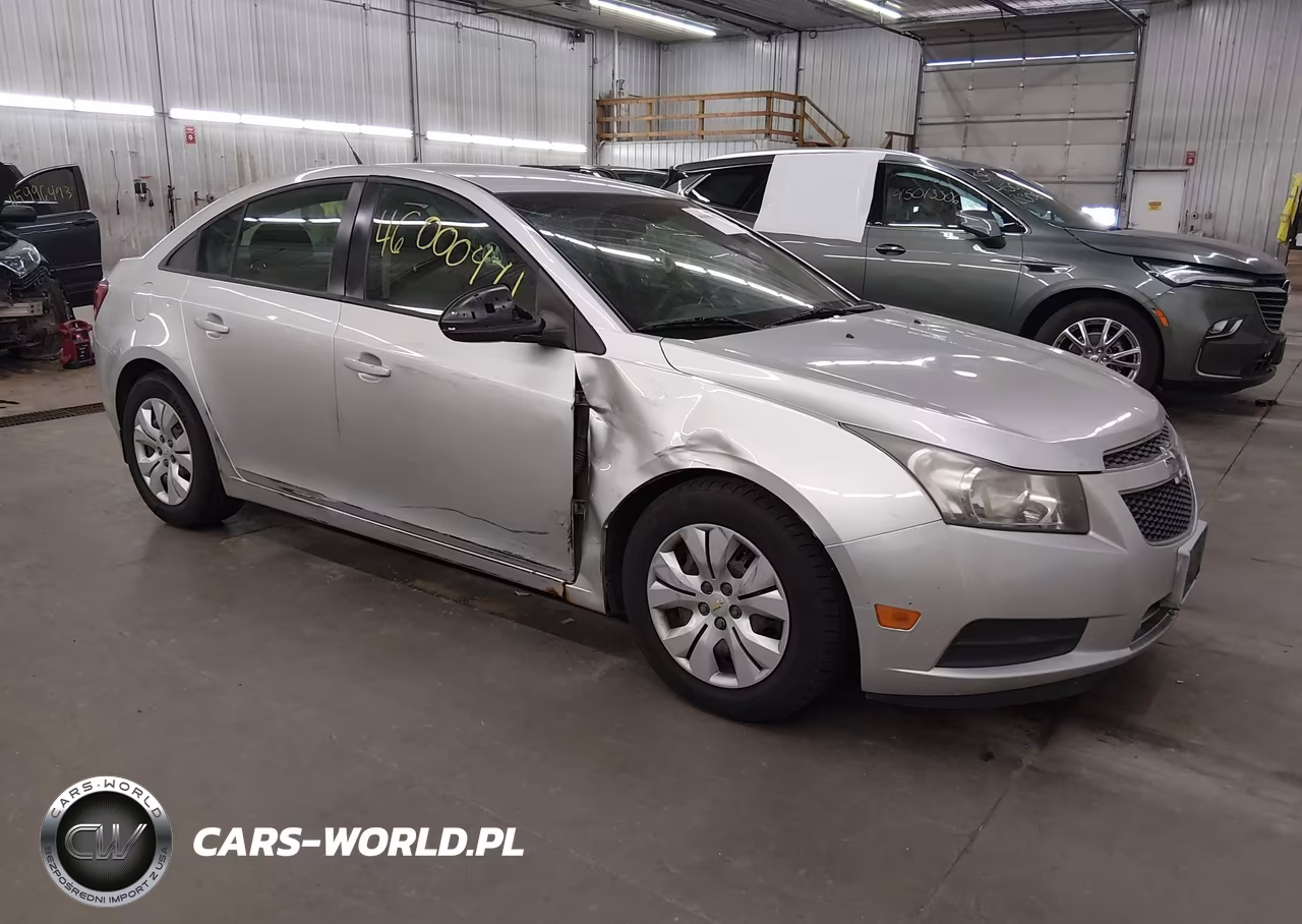 2013 Chevrolet Cruze Ls Auto – zdjęcie 1 z 17