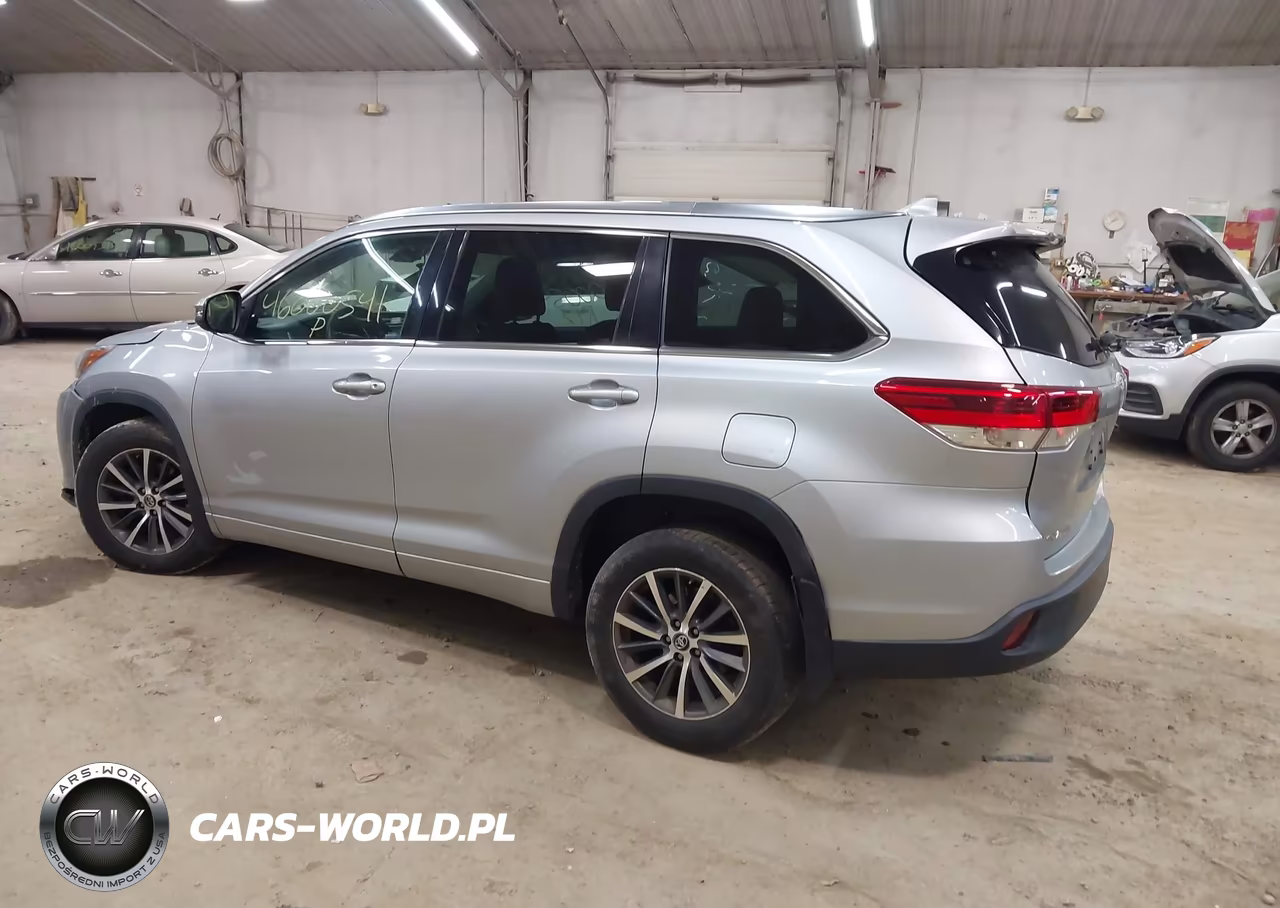2017 Toyota Highlander Xle VIN:5TDJZRFH0HS385273 - 3