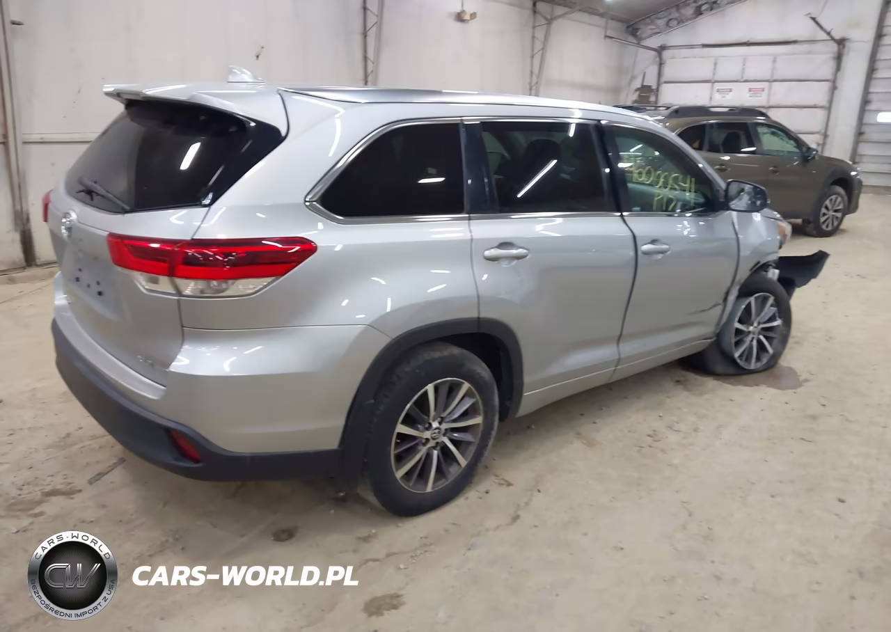 2017 Toyota Highlander Xle VIN:5TDJZRFH0HS385273 - 4