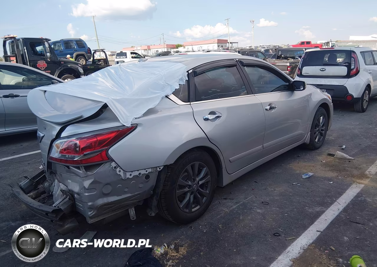 2015 Nissan Altima 2.5 S VIN:1N4AL3AP4FC570900 - 4