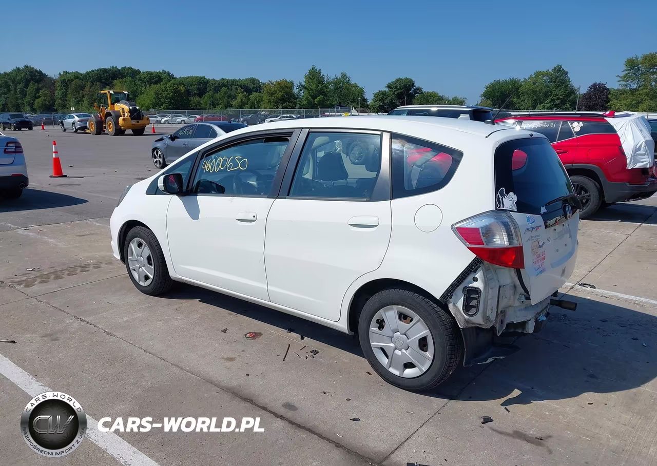 2013 Honda Fit VIN:JHMGE8H37DC050670 - 3
