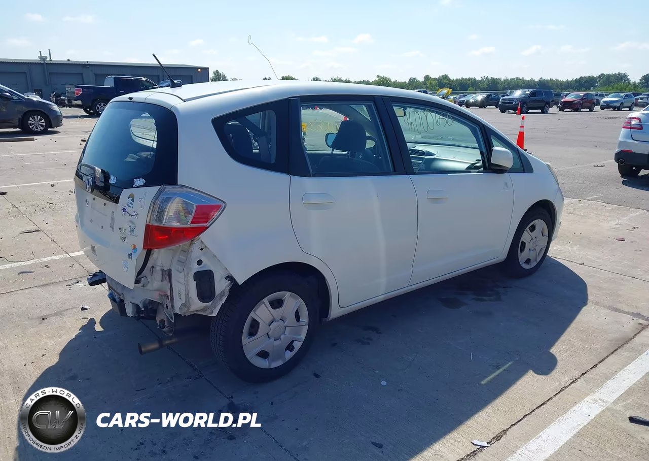 2013 Honda Fit VIN:JHMGE8H37DC050670 - 4