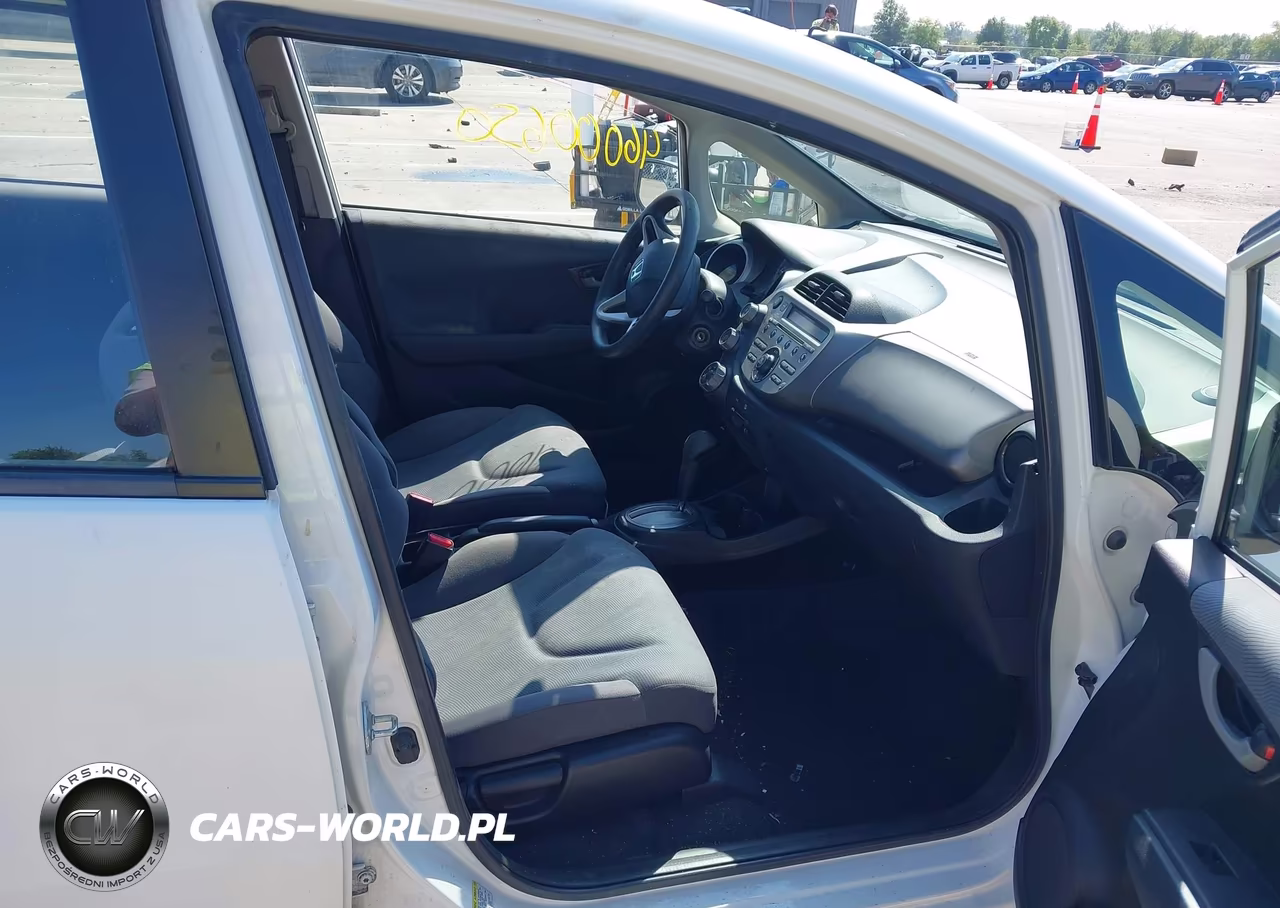 2013 Honda Fit VIN:JHMGE8H37DC050670 - 5