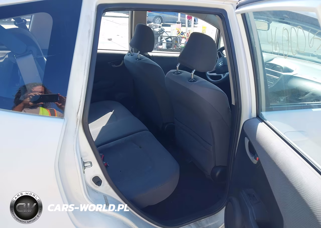 2013 Honda Fit VIN:JHMGE8H37DC050670 - 8
