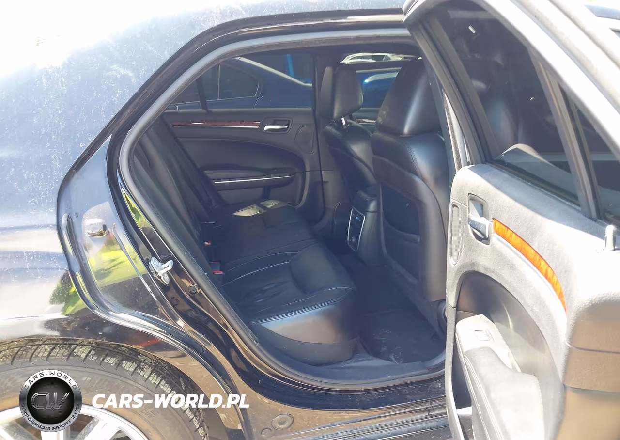 2014 Chrysler 300 VIN:2C3CCAAG9EH373678 - 8