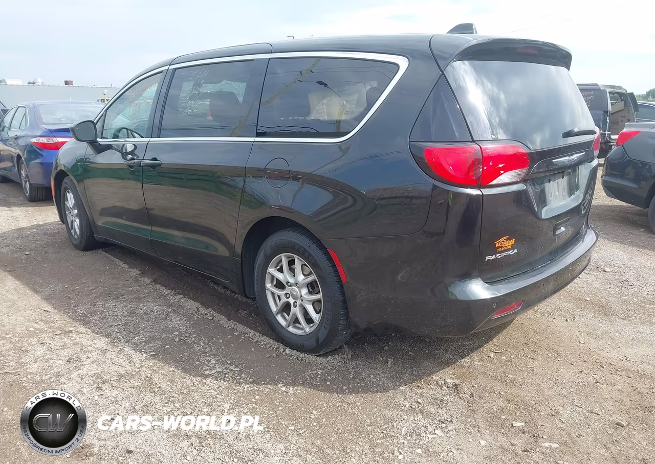 2019 Chrysler Pacifica Lx VIN:2C4RC1CG2KR627546 - 3