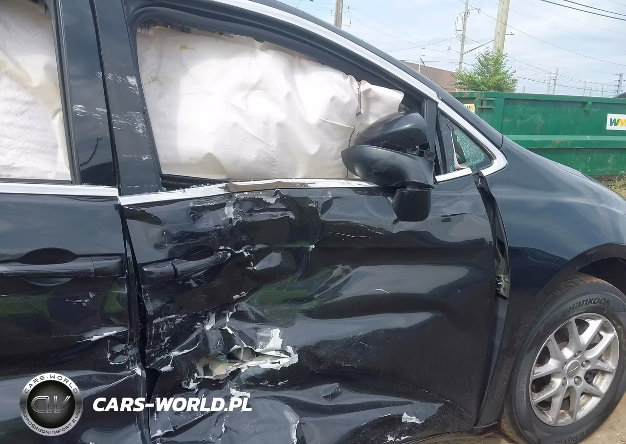 2019 Chrysler Pacifica Lx VIN:2C4RC1CG2KR627546 - 5