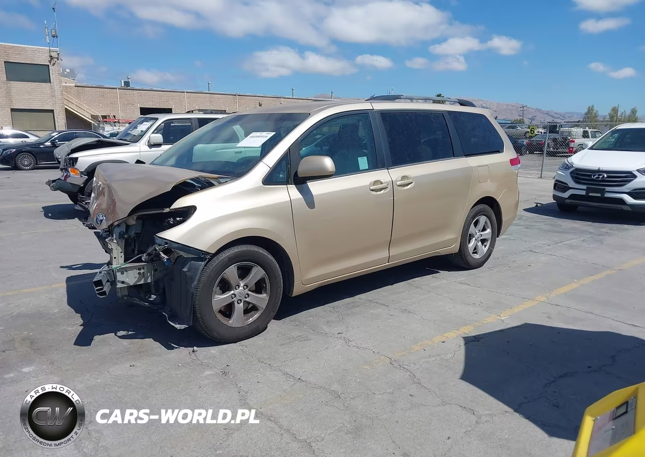 2013 Toyota Sienna Le VIN:5TDKK3DC9DS314208 - 2