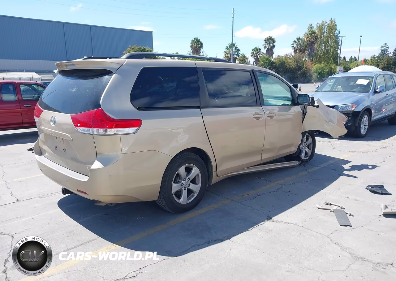 2013 Toyota Sienna Le VIN:5TDKK3DC9DS314208 - 4