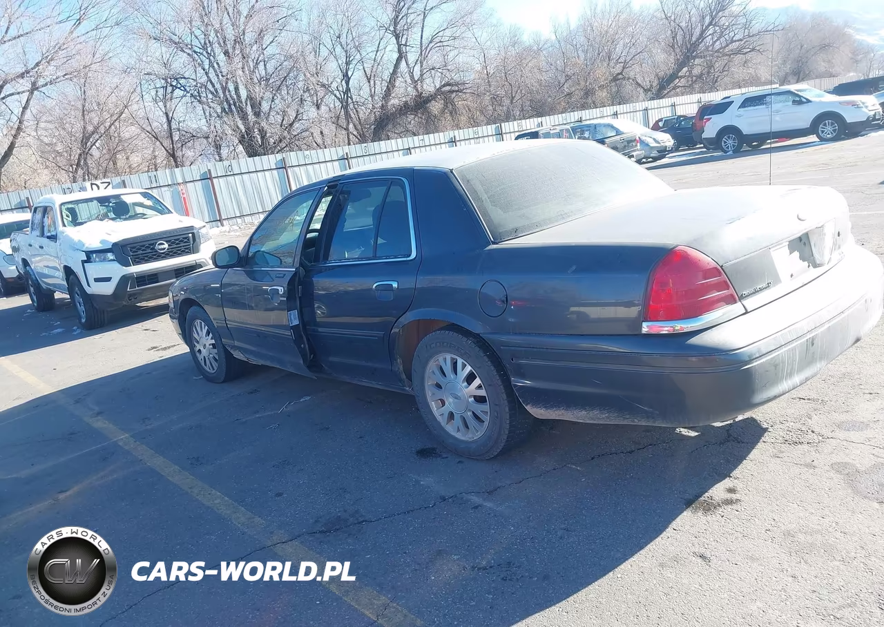 2005 Ford Crown Victoria VIN:2FAHP74W05X122104 - 13