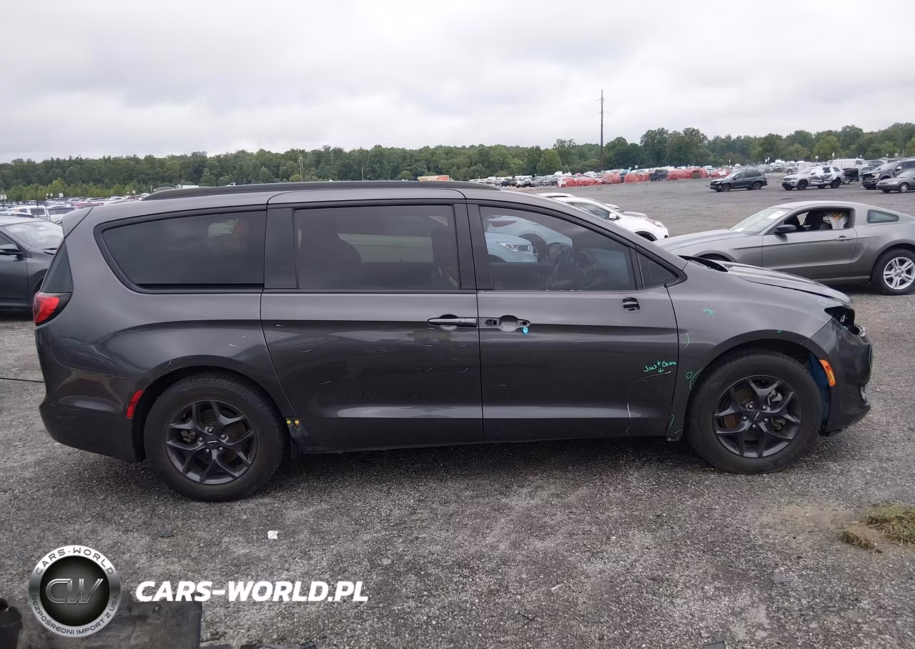 2018 Chrysler Pacifica Touring L VIN:2C4RC1BG8JR227541 - 14