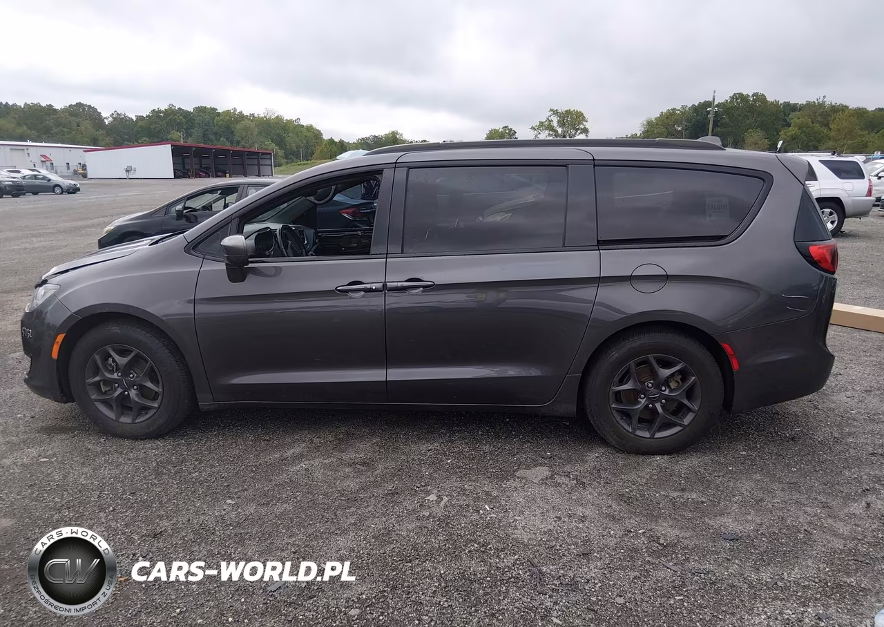 2018 Chrysler Pacifica Touring L VIN:2C4RC1BG8JR227541 - 15