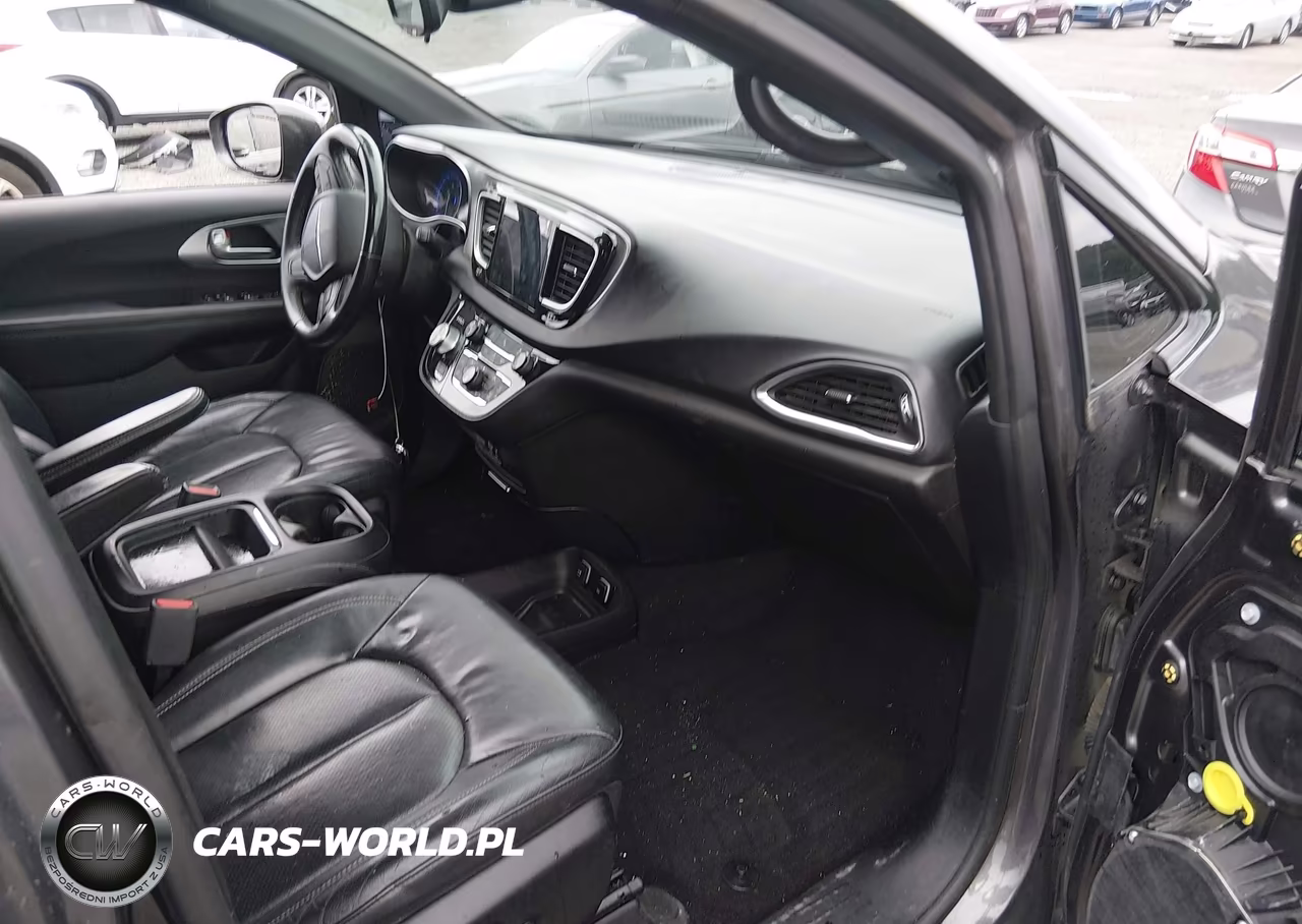 2018 Chrysler Pacifica Touring L VIN:2C4RC1BG8JR227541 - 5