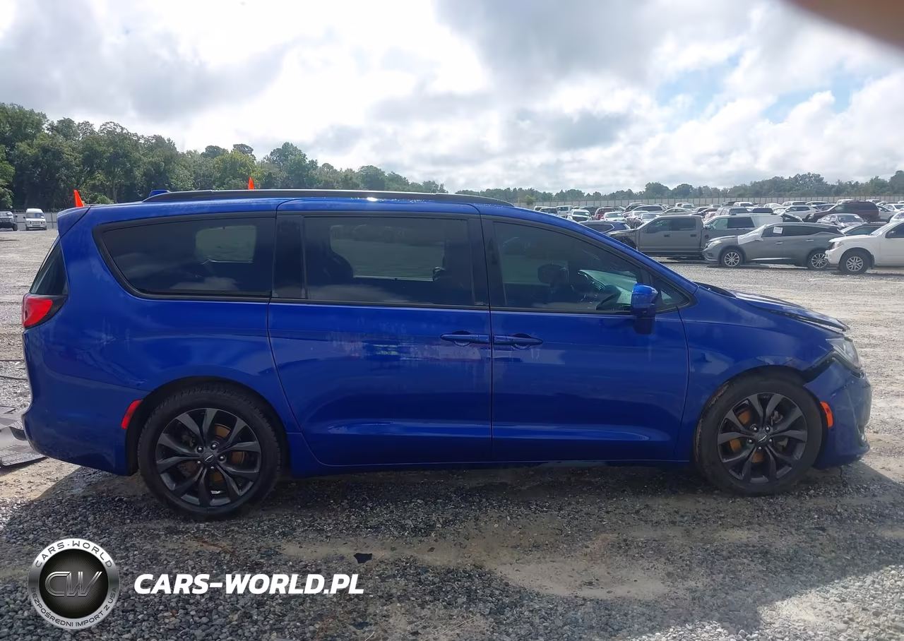 2019 Chrysler Pacifica Touring L Plus VIN:2C4RC1EG3KR668717 - 13