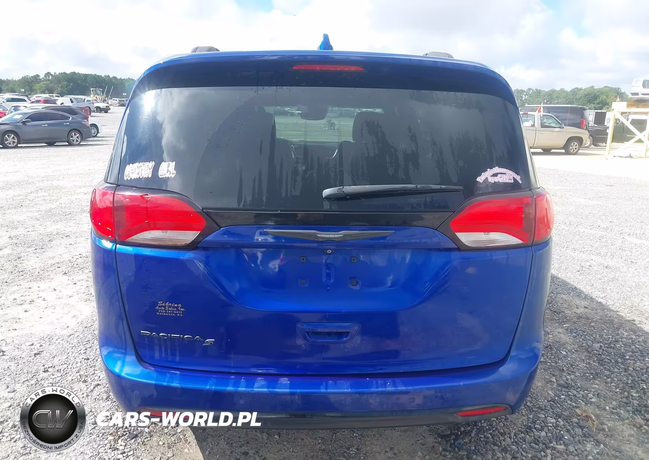 2019 Chrysler Pacifica Touring L Plus VIN:2C4RC1EG3KR668717 - 16