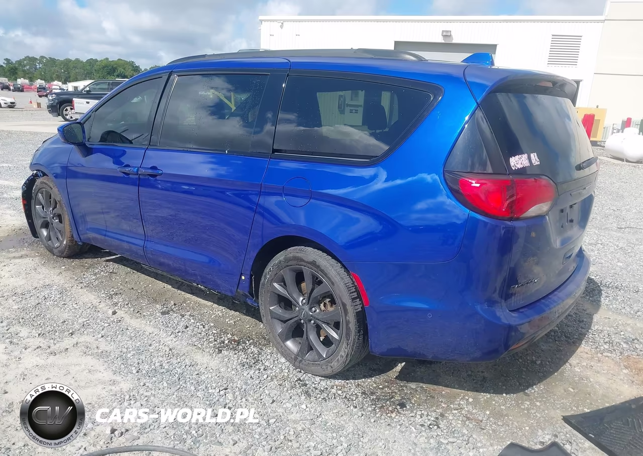 2019 Chrysler Pacifica Touring L Plus VIN:2C4RC1EG3KR668717 - 3