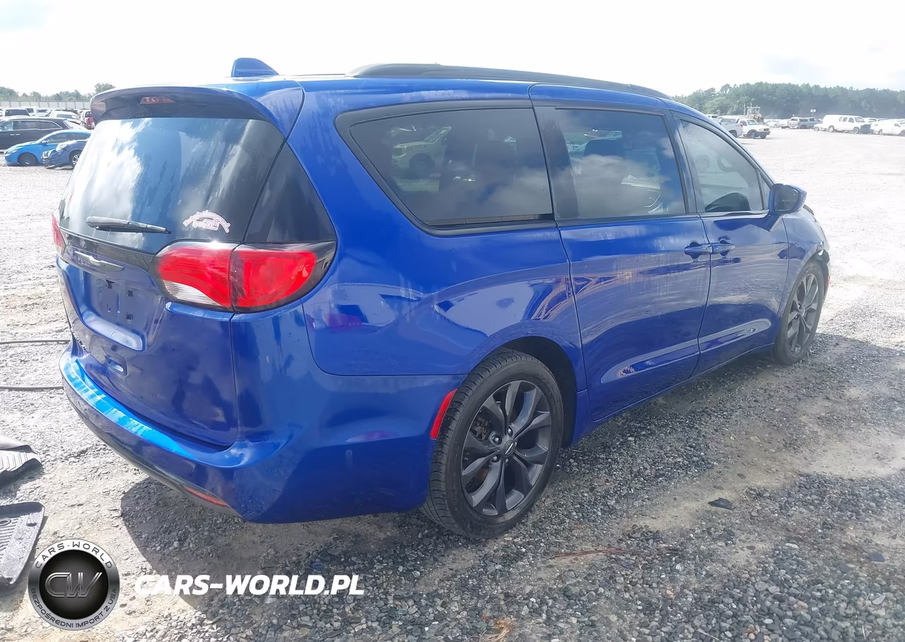 2019 Chrysler Pacifica Touring L Plus VIN:2C4RC1EG3KR668717 - 4