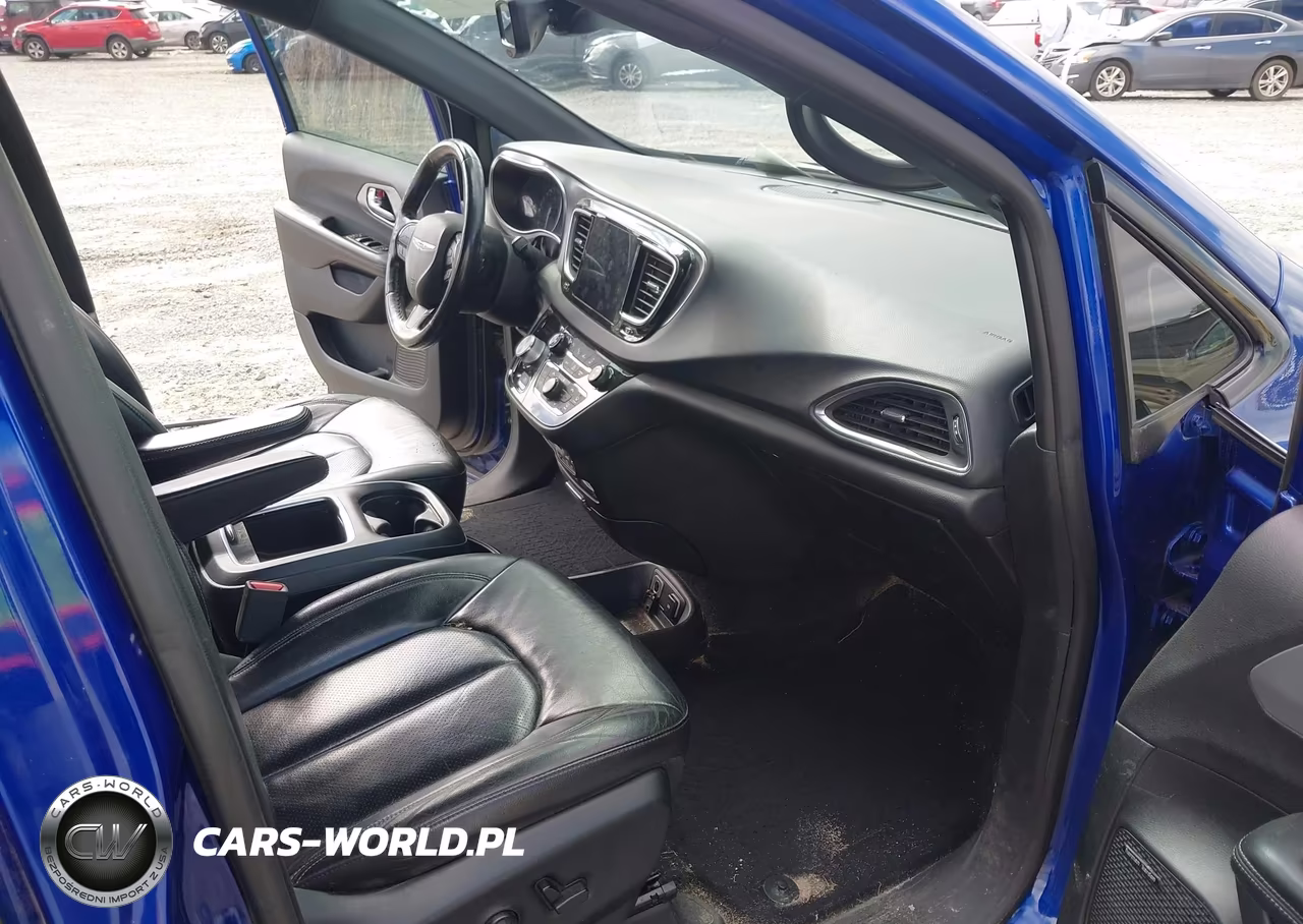 2019 Chrysler Pacifica Touring L Plus VIN:2C4RC1EG3KR668717 - 5