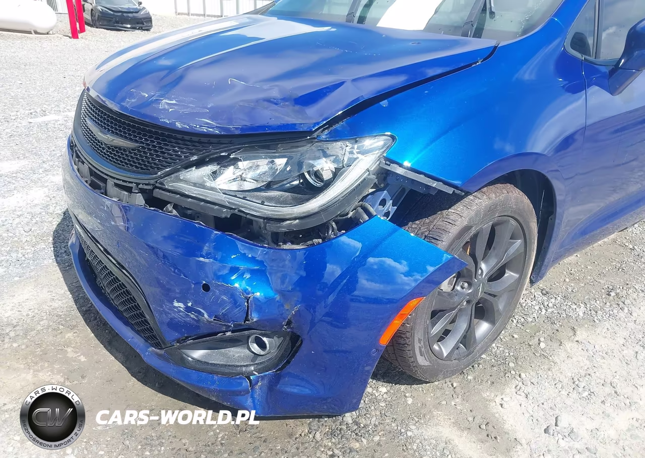 2019 Chrysler Pacifica Touring L Plus VIN:2C4RC1EG3KR668717 - 6