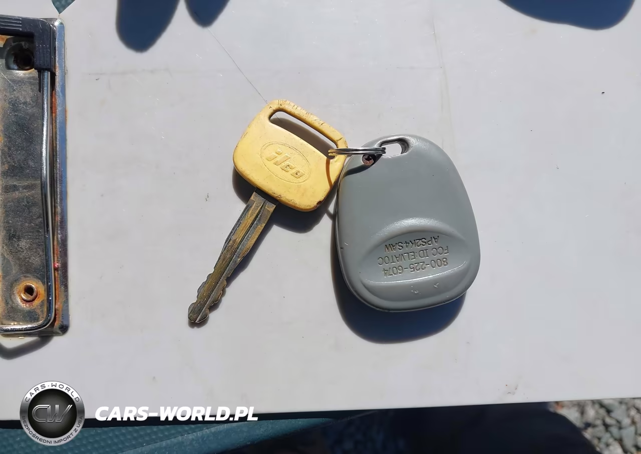 2002 Toyota Camry Le VIN:4T1BE32K92U634764 - 11