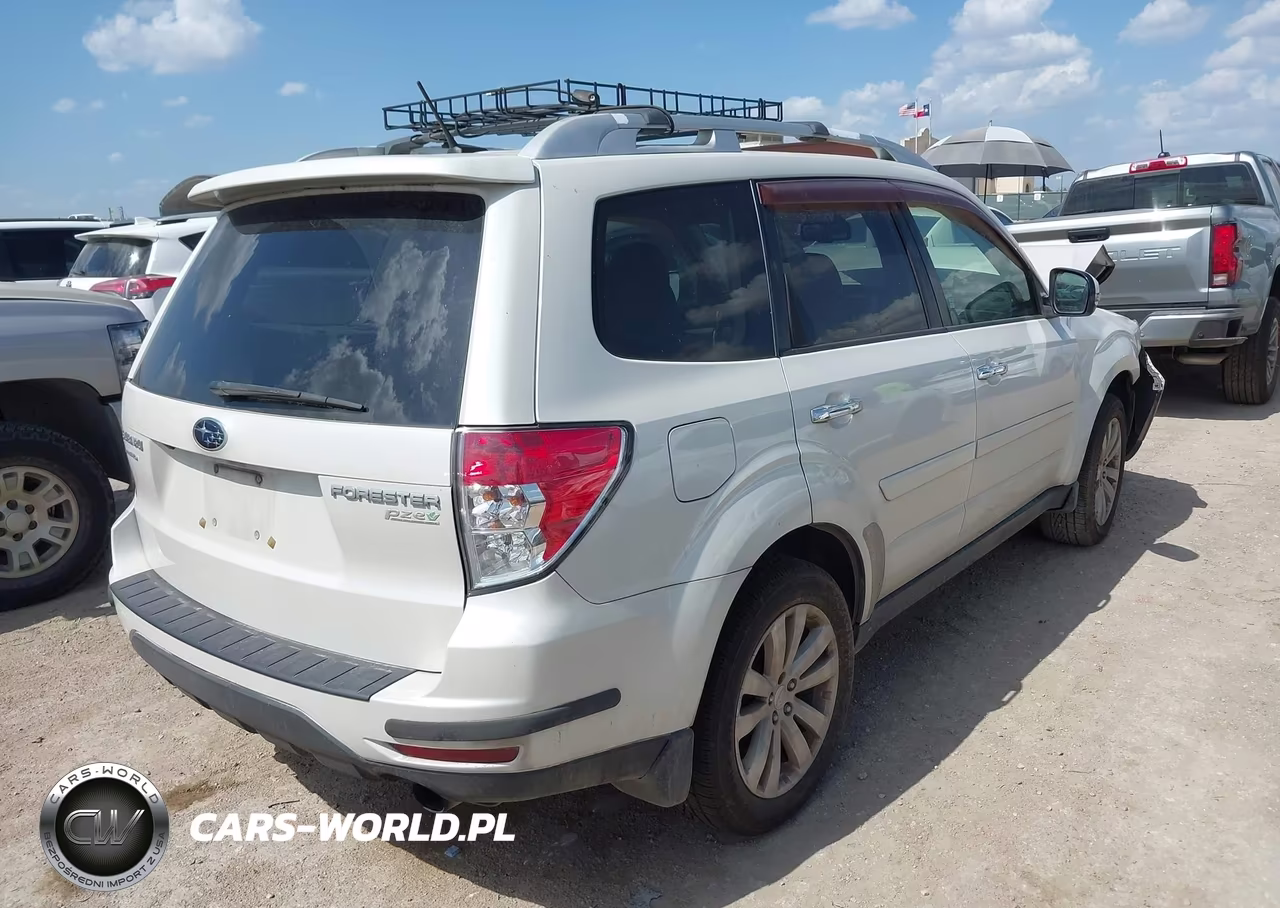 2013 Subaru Forester 2.5X Touring VIN:JF2SHAGCXDH406044 - 4