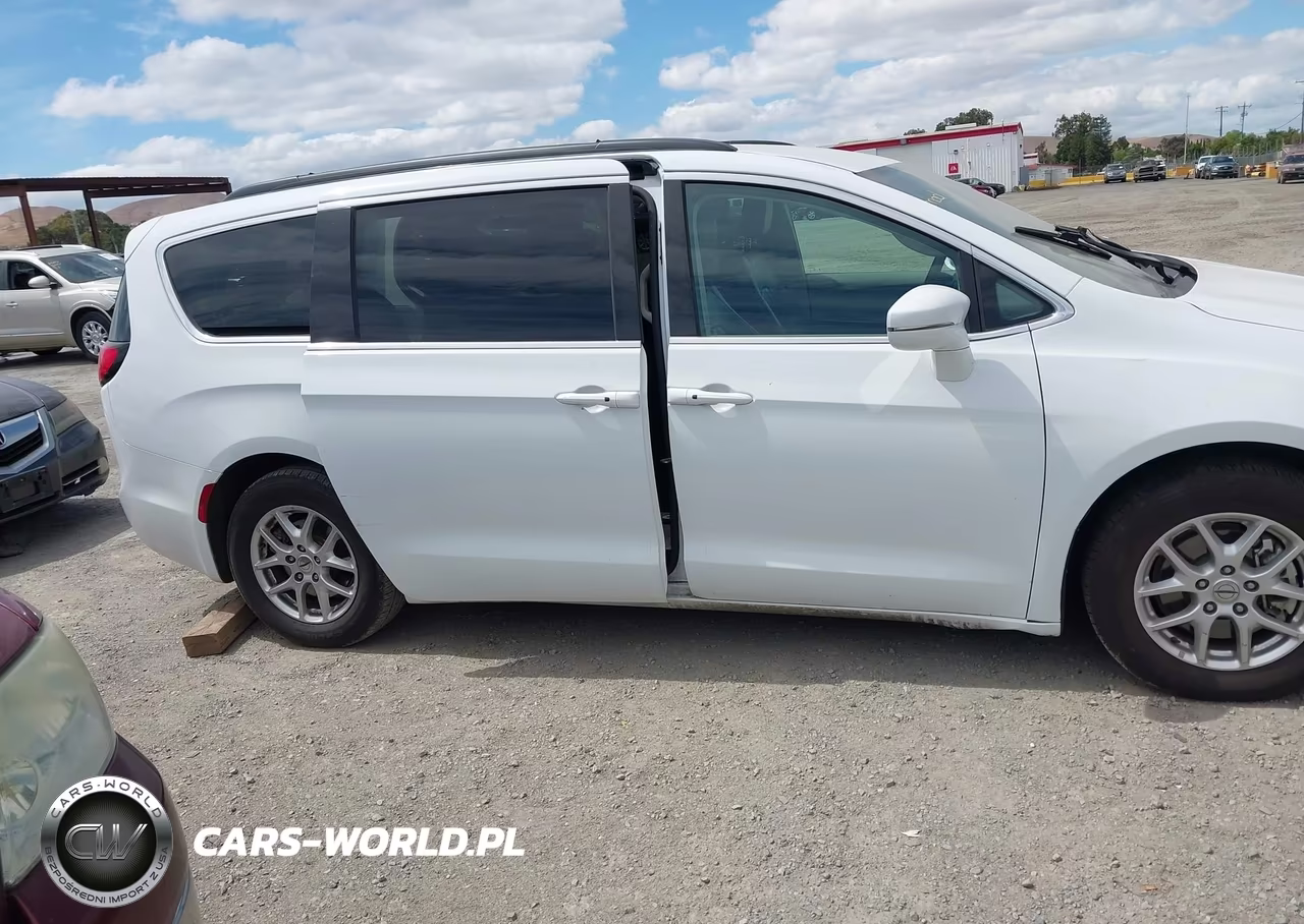 2022 Chrysler Pacifica Touring L VIN:2C4RC1BG3NR198262 - 13