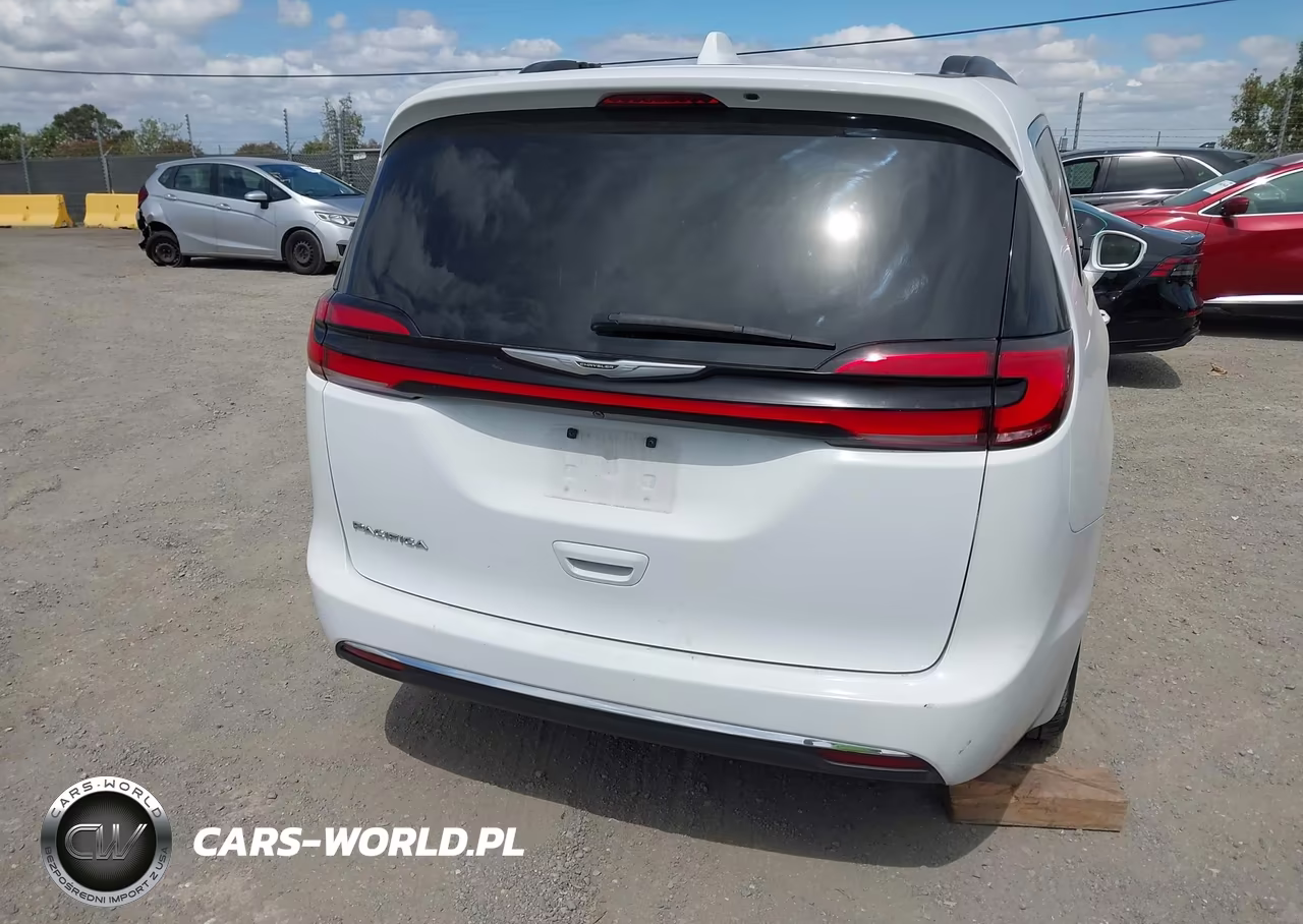 2022 Chrysler Pacifica Touring L VIN:2C4RC1BG3NR198262 - 16