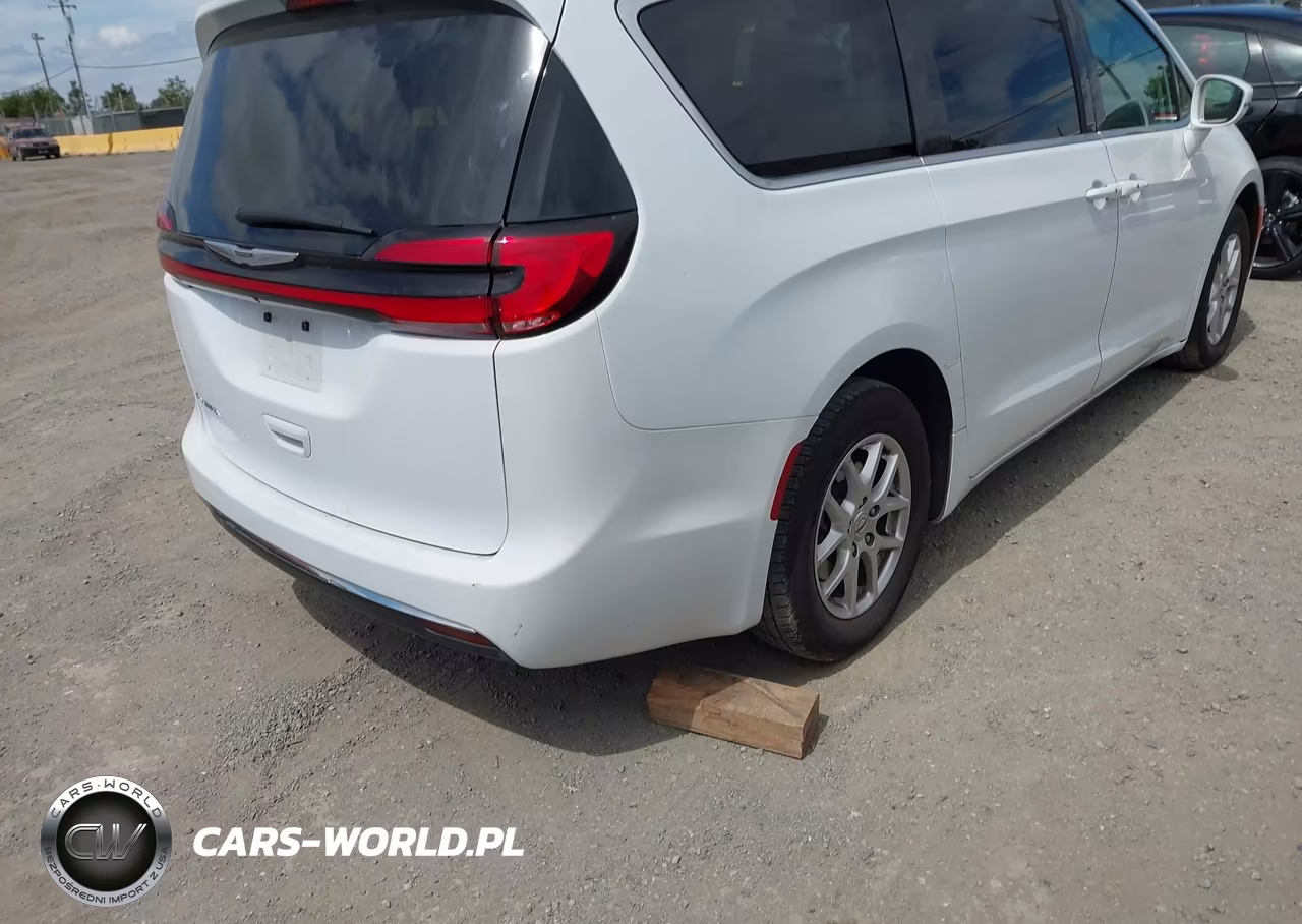 2022 Chrysler Pacifica Touring L VIN:2C4RC1BG3NR198262 - 4