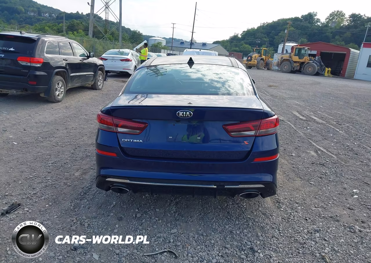 2020 Kia Optima S VIN:5XXGT4L31LG421991 - 16