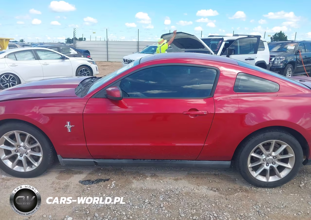 2011 Ford Mustang V6 Premium VIN:1ZVBP8AM6B5110235 - 14